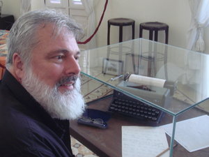 Bryan at Ernest Hemingway's typewriter