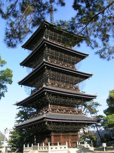 pagoda at temple 75, zentsuji