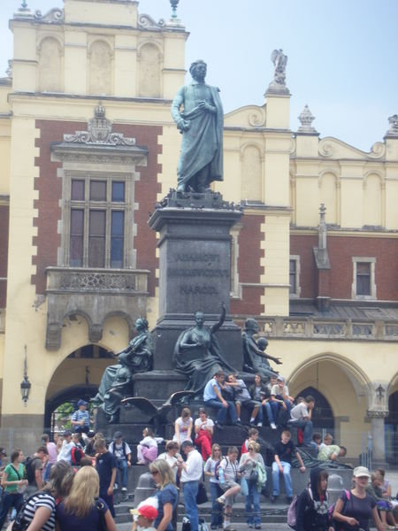 STATUE???you mean there's a statue beneath all those people??