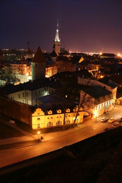 pretty Tallinn at night