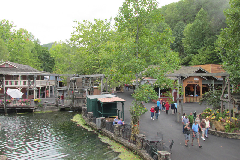 Center of Dollywood