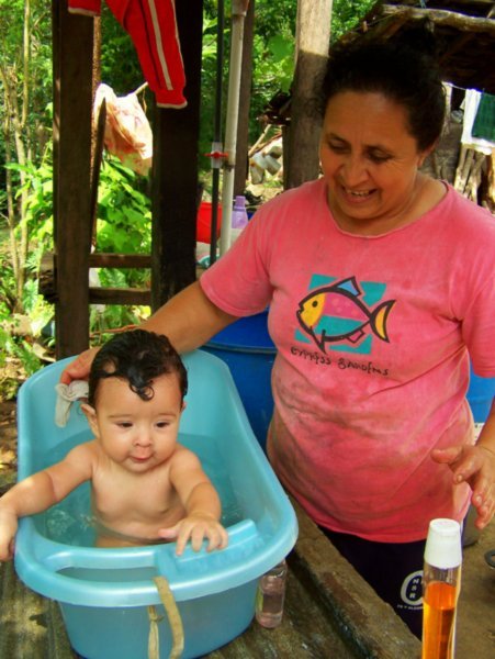 bath time!  jj and mi madre, moncha