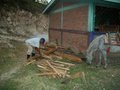 abuelo cutting firewood