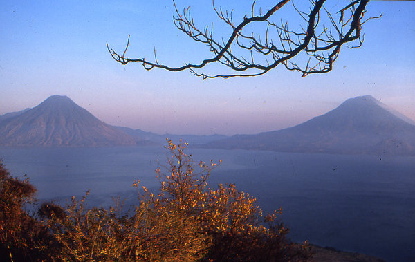 lago atitlàn and volcanos