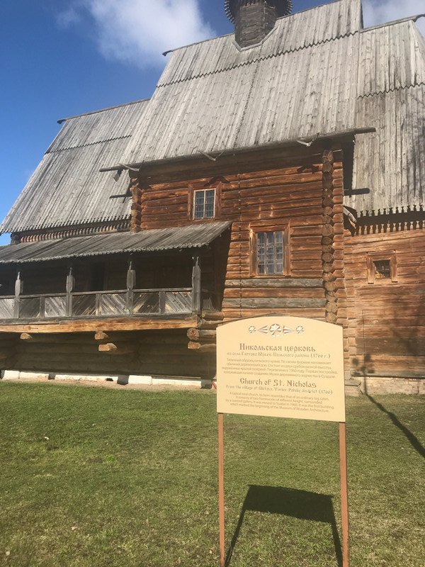 Wood buildings in Suzdal 
