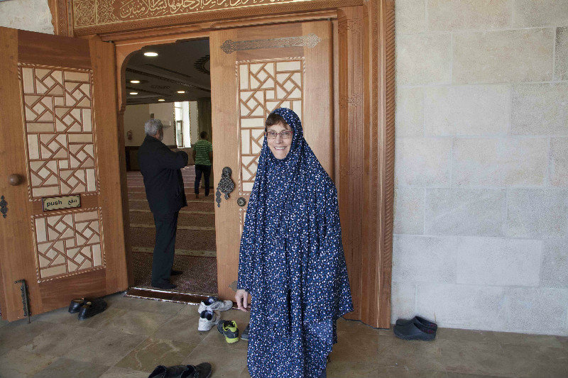 Modest dress to visit the mosque