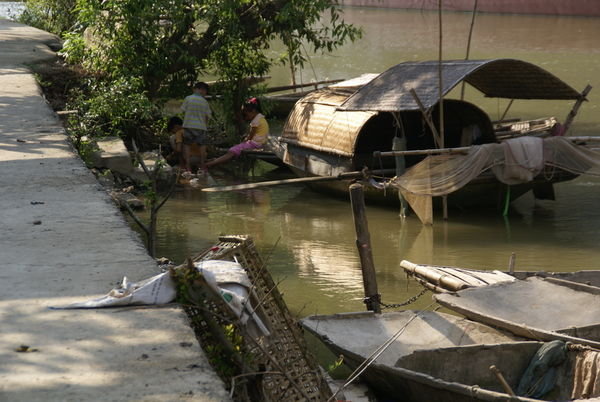 Kenh Gha floating village