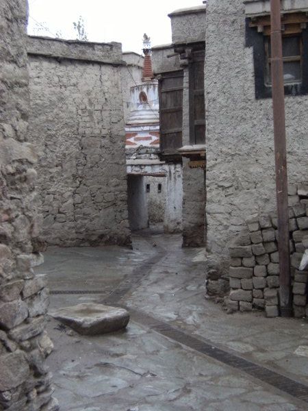 The crumbling streets of Old Leh