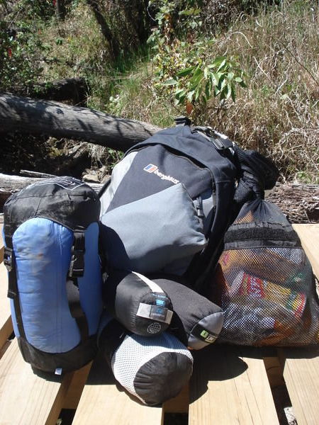 See what I mean by not a proper hiking bag?! Vous voyez ce que je veux dire quand je dis qu'il m'aurait fallu un vrai sac de marche?!