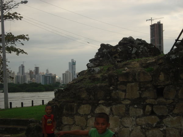 Panama, a mix of old and new, Indian, European and American... And kids who want to be on the pic! 