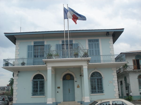 Woo Hoo I'm not lost, here's the French embassy! 