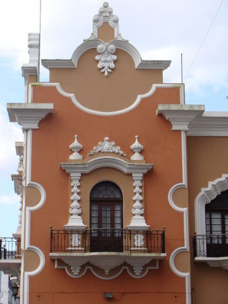 Pretty colonial building, Guate- joli batiment colonial, Guate