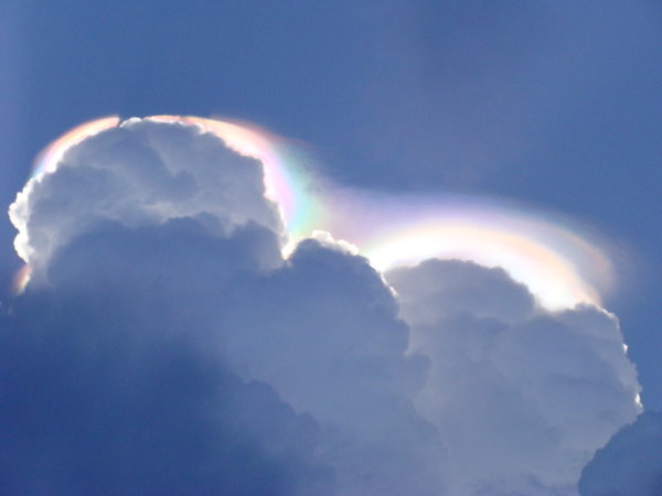 Effet de lumiere sur un nuage/ Light effect on a cloud