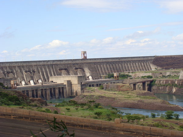 Barrage- dam- Itaipu, Paraguay