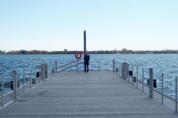 Walk along Lake Ontario