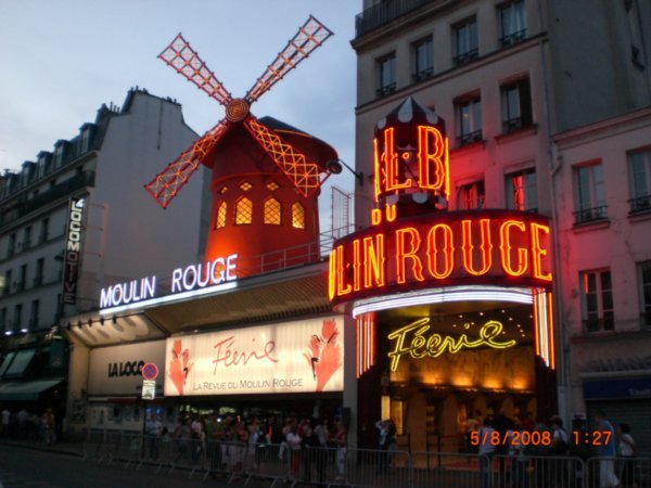 moulin rouge at night!