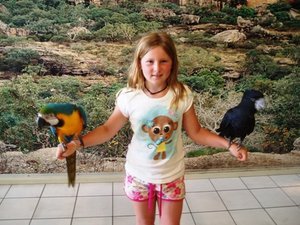 Australia Zoo - Kate with Macaw & Black Cockatoo