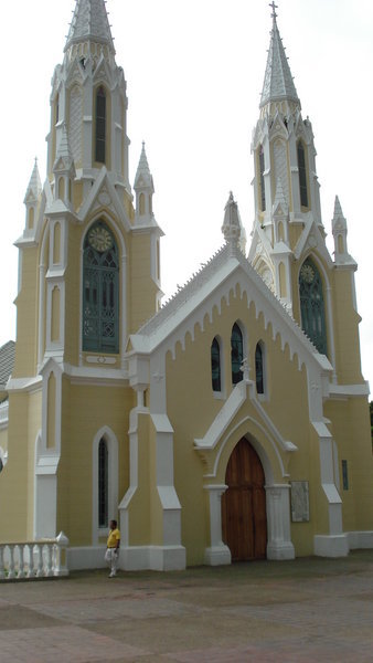 La Basilica de Nuestra Senora del Valle