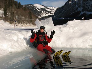 Elizabeth - Ice Diving Lac Montriond