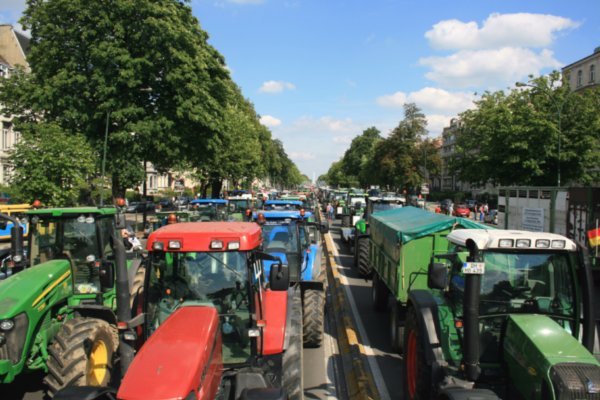 Tractor rush hour in Brussels