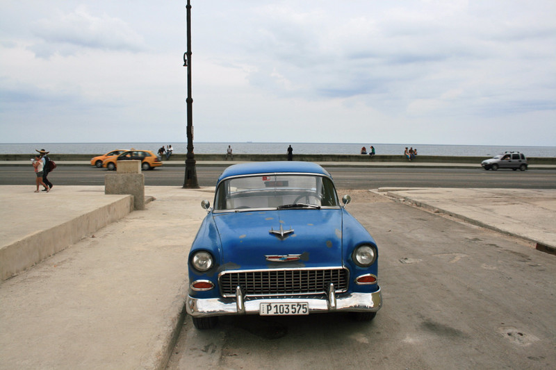 Old Car and the Malecon