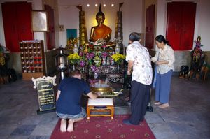 Visiting the temples with Patu and Lung Yai