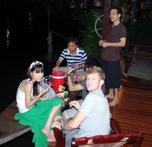 Drinks in the evening at the Floating Market