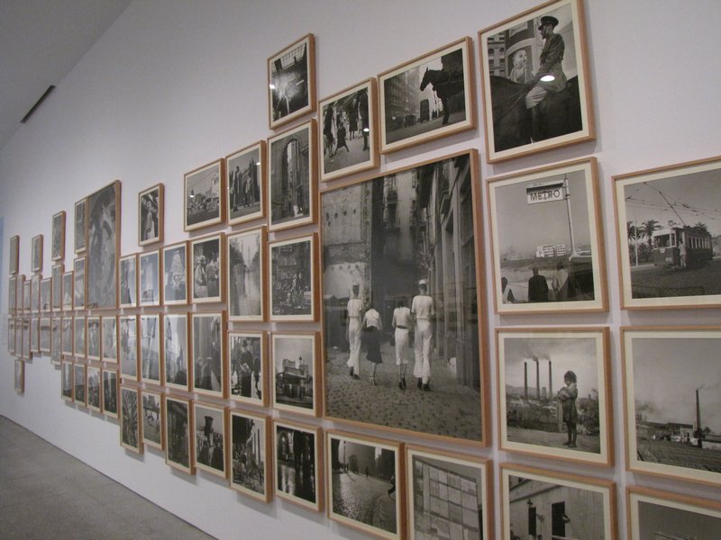 16 Great wall of photographs