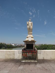 48 Statue on Puente Romano