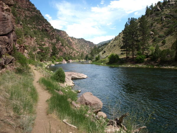 Hiking path along the Green River.
