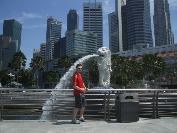 merlion trying to squirt young thomas