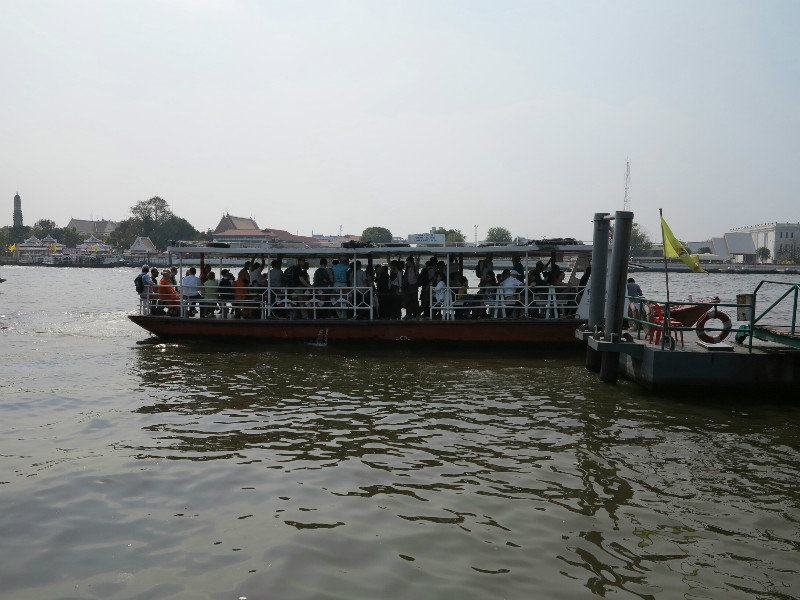 Ferry crossing to Wat Arun