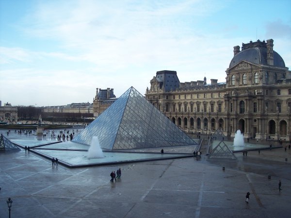 the view of the louvre & the pyramid