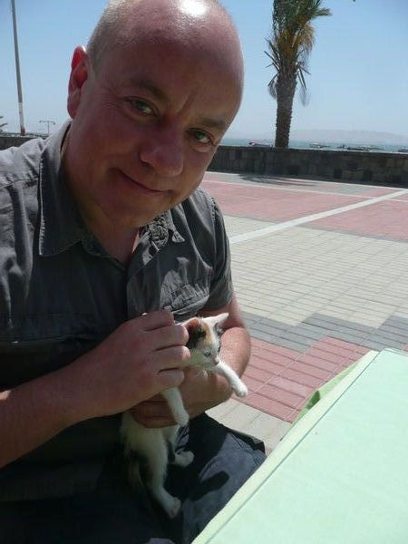 Andy makes a friend in Paracas...