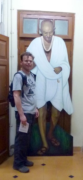 Eric and larger than life Gandhi at the fascinating Mani Bhavan museum