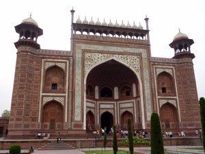 Mosque next to Taj Mahal