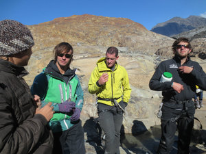 Our guides enjoy some whisky with us