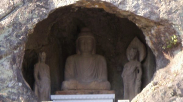 Tri-Buddha cave.
