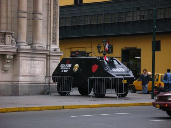 Police tank, corner of Presidential Palace