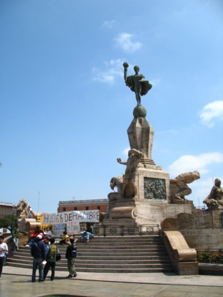 Central statue, Plaza de Armas, Trujillo
