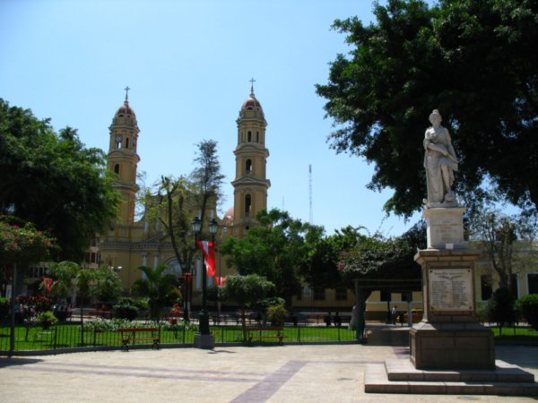 Piura central plaza