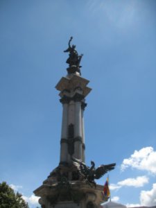 Statue central plaza
