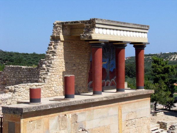 The classical Minoan Column