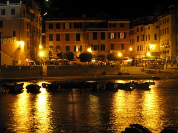 Night lights of Vernazza
