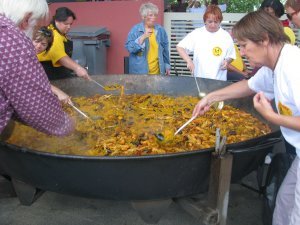 The largest paella Dinah has ever seen