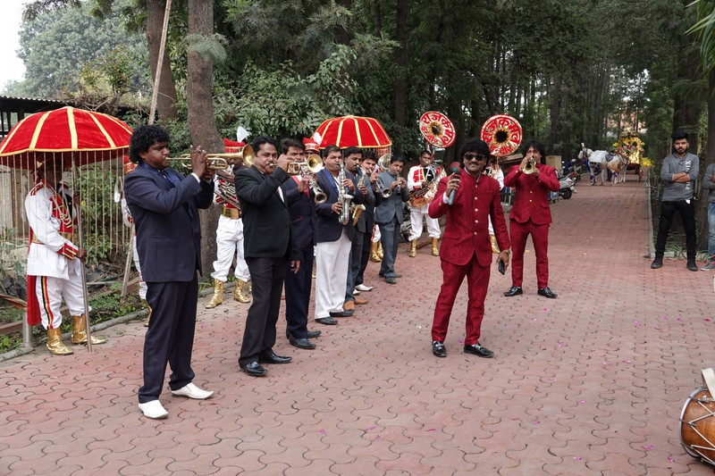 The MC and band for the walk to the marriage ceremony