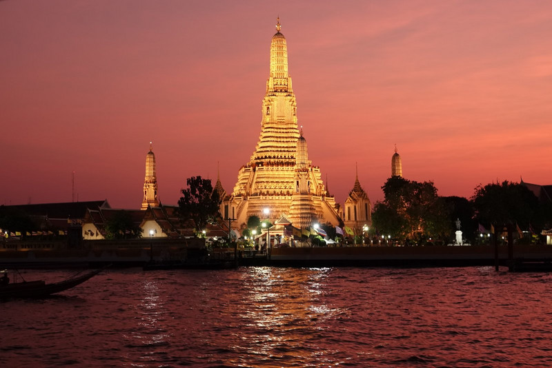 Beautiful temple on the Chao Praya River