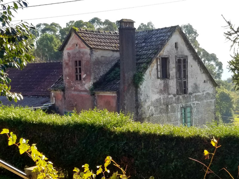 Lots of old farm houses along the way