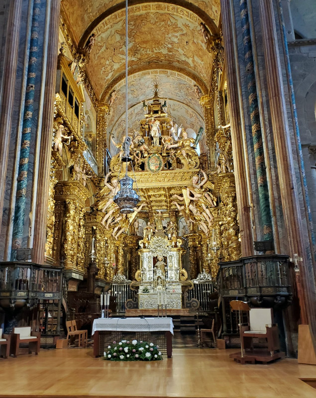 Altar inside Santiago de Compestella 