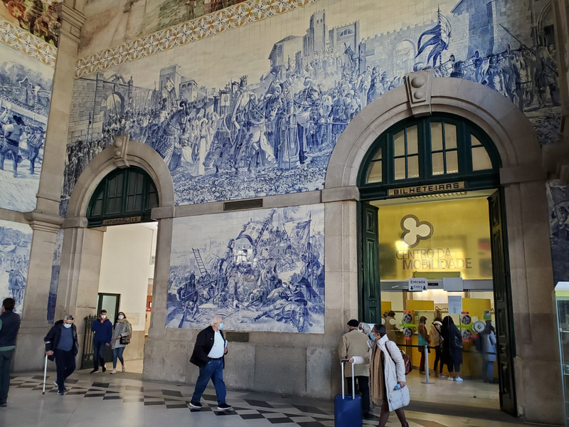 Murals in the train station 
